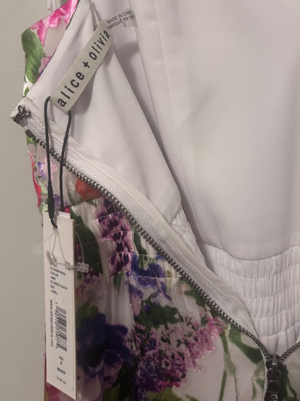 Alice + Olivia Hayden V-Neck Front Ruffle Dress in Flower Shop size 2 - Picture 10 of 15